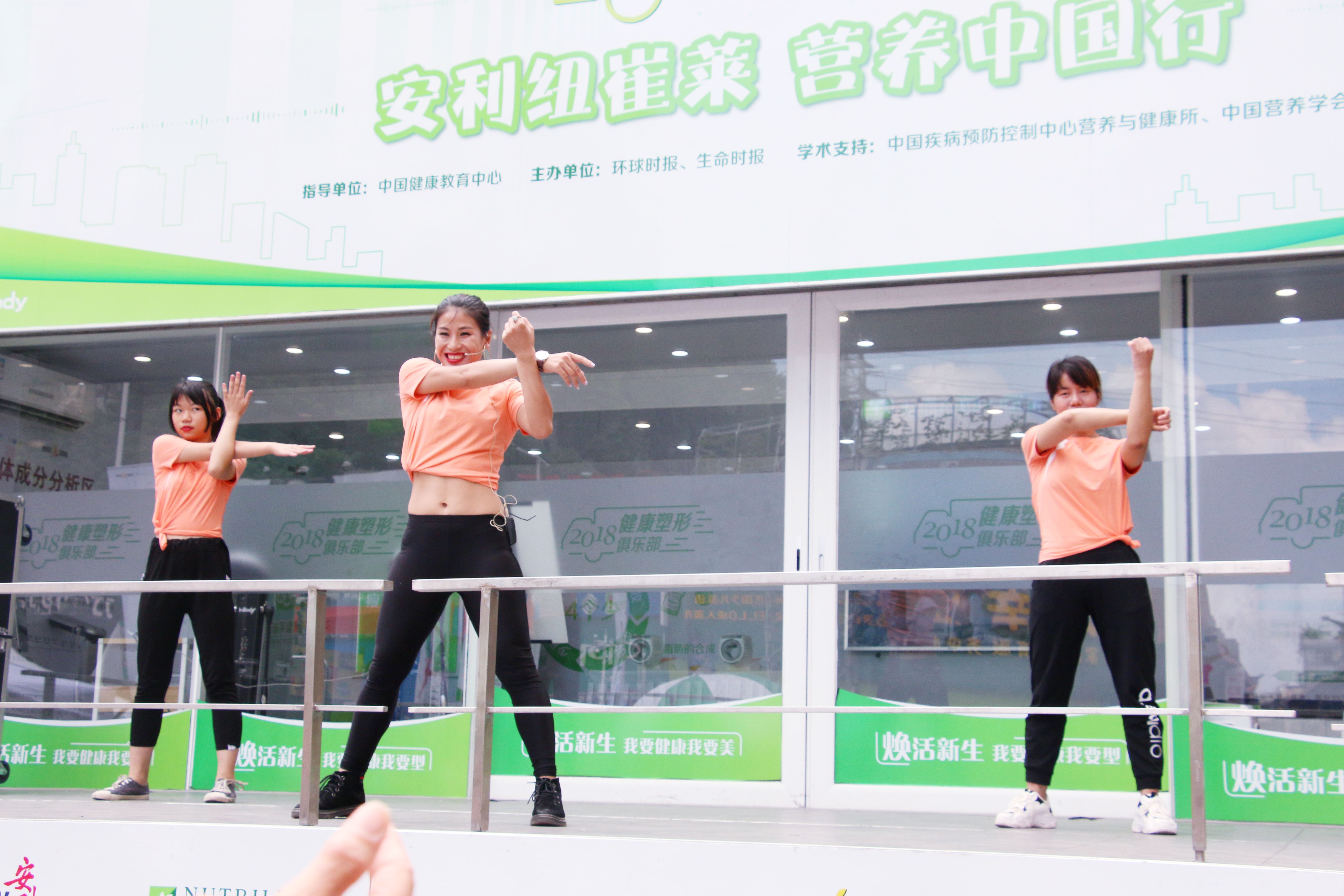 全国18岁以下人口_调查显示18 25岁女性70 是大叔控(3)
