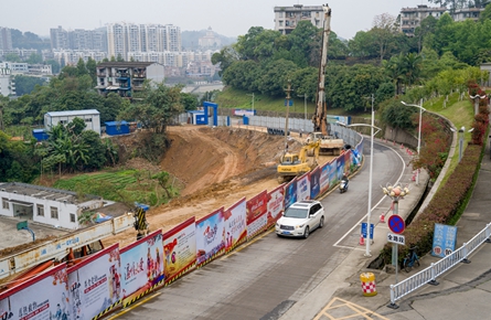 白云路停车场进行基础施工