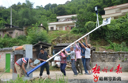 深塘村安装路灯