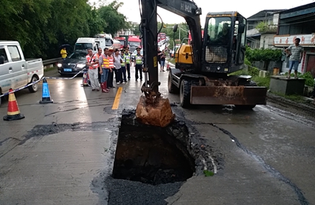 连日降雨致公路塌方涵洞坍塌