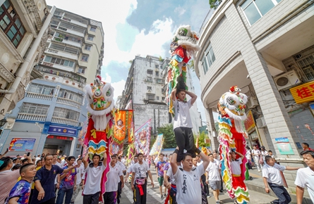 龙狮巡游