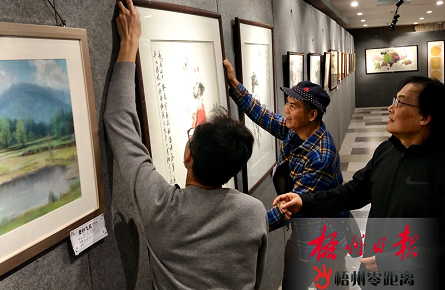 画展紧锣密鼓布展