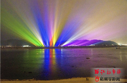 西江河畔灯光璀璨