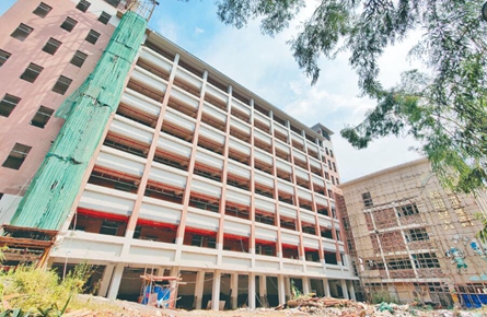 加紧教学综合楼施工