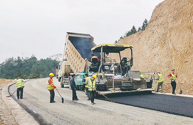 “乡乡通”公路建设加快