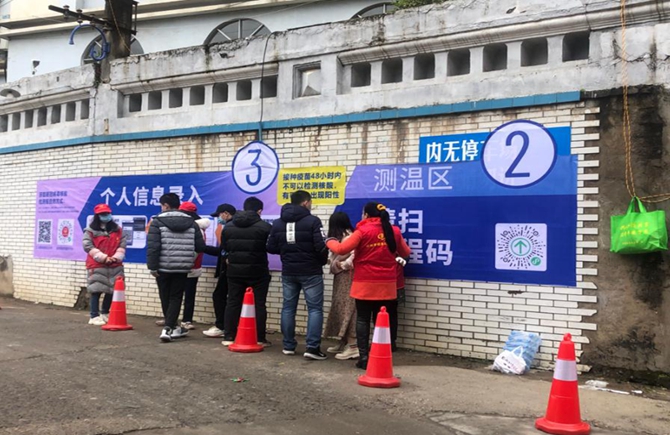 “志愿红”到一线助力抗疫防控