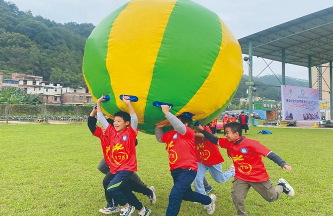 梧州市龙圩中心小学到梧州军博园开展国防教育研学活动