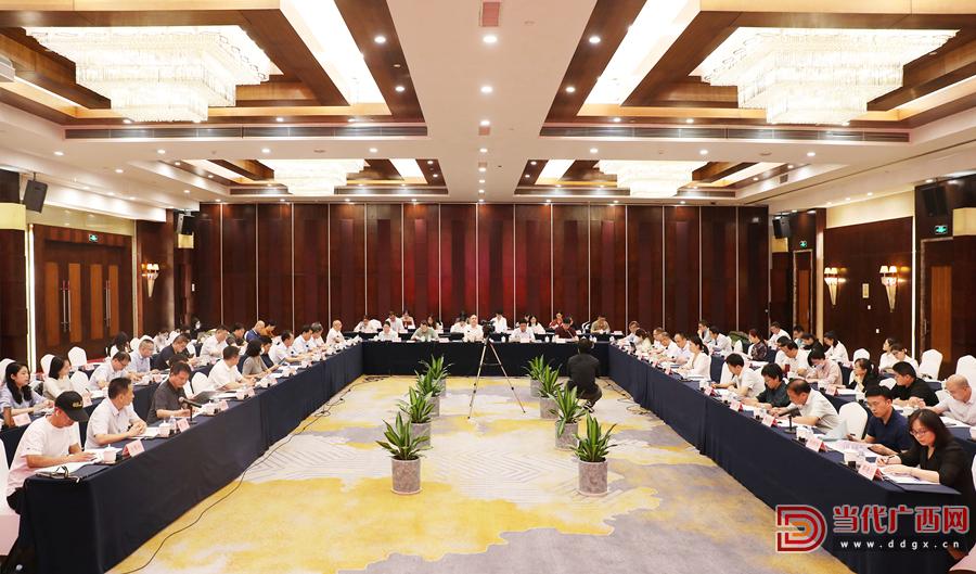 6月25日，“建设新时代壮美广西，谱写中国式现代化广西篇章”理论界座谈会在南宁召开。记者张友豪摄2_副本