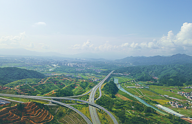 高速路连通“致富路”