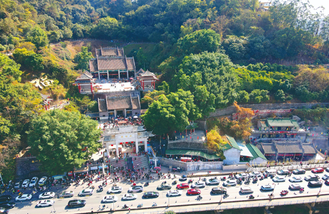 景区游客多