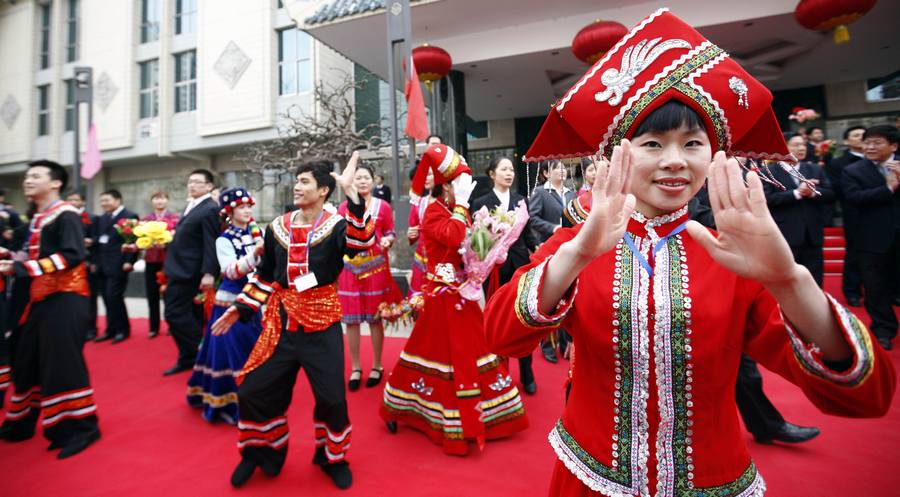 全国两会广西代表团抵达驻地北京广西大厦