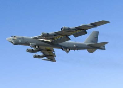 B-52机翼下的X-51A试验机