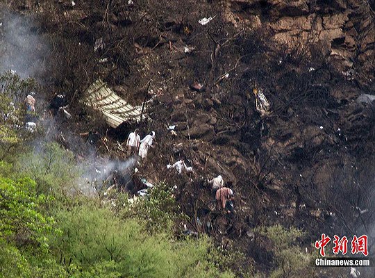 巴基斯坦坠毁客机152人无一幸存遗体全部找到