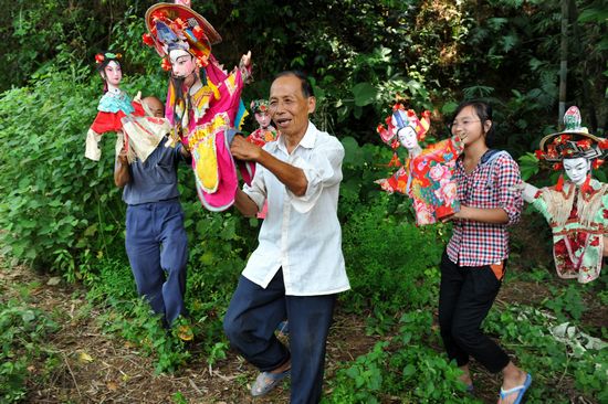 藤县天平人口_藤县天平镇罗曼山图片(3)