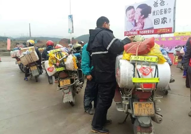 春运返乡人口_春运农民工返乡图片(2)