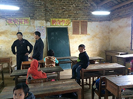 学校把学前班的黑板也拆了下来